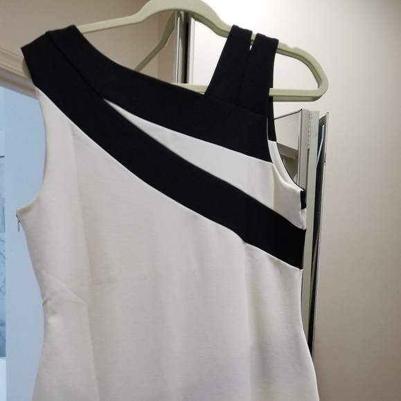 Venus B/W color block  fitted side zip - Picture 3 of 8